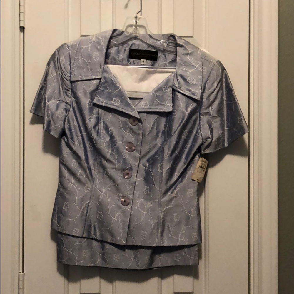 Women’s suit size 4